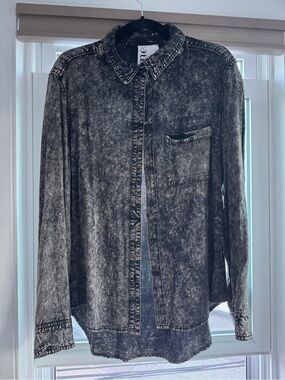 Women’s Acid-washed Button-Up Shirt